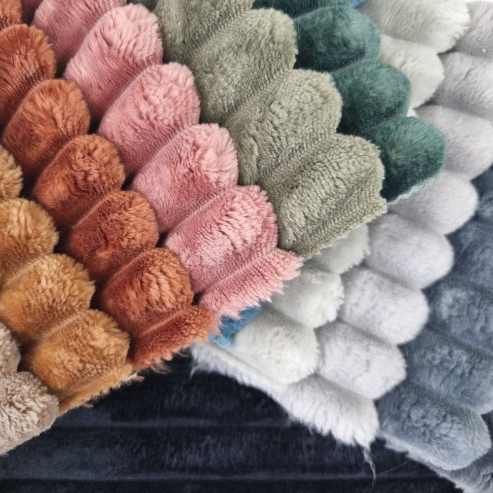 Tkanina sztruks Ambience – miękka, prążkowana struktura materiału łóżka Luna Soft Tkanina sztruks Ambience – struktura materiału użytego w łóżku tapicerowanym Luna Soft