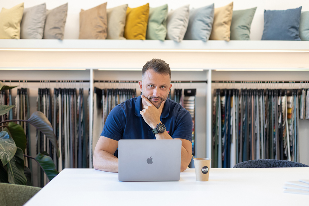 Zespół meble-Szyk tłumaczy zasady negocjacji i jakości mebli