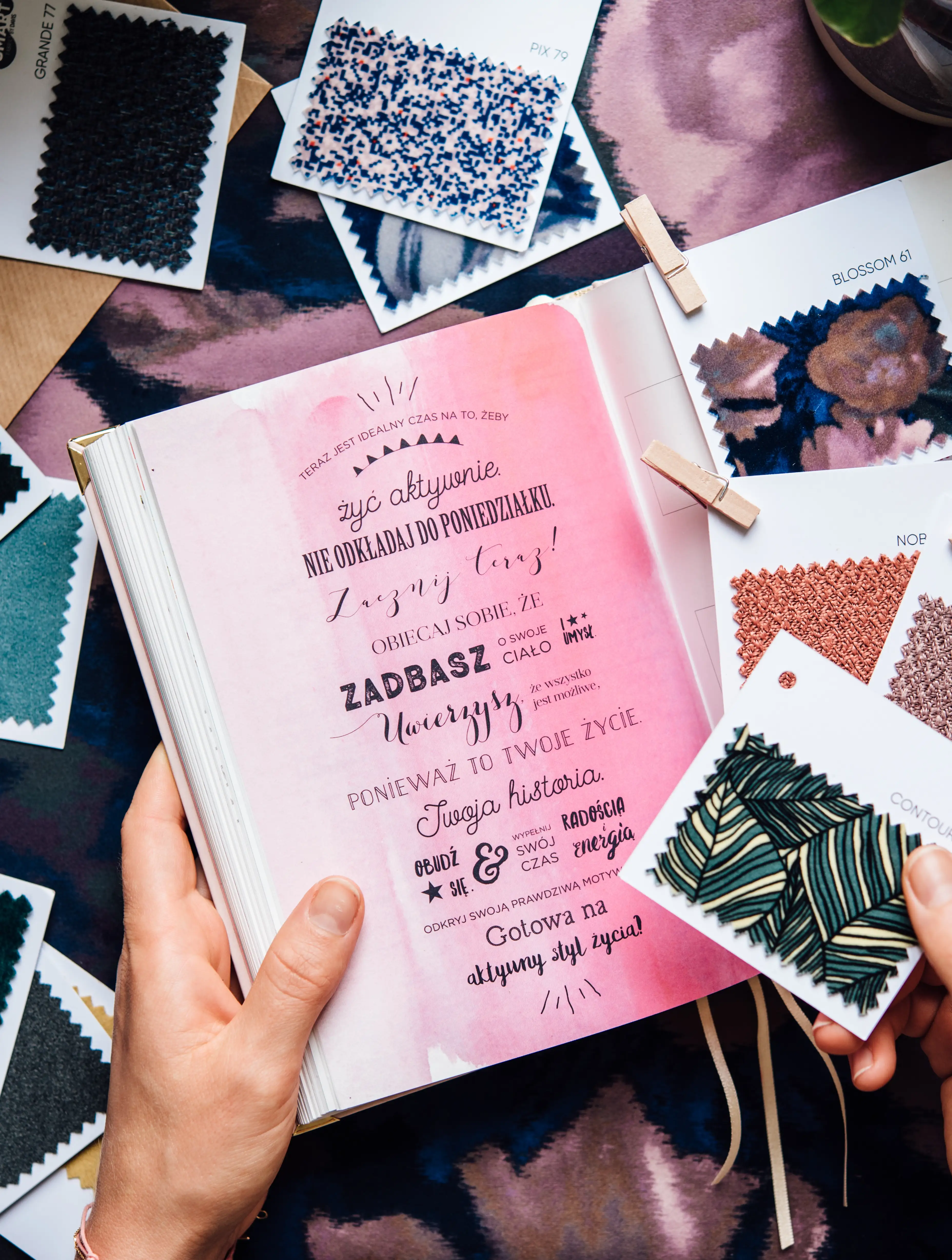 Tkaniny sofy tapicerowane meble szyk